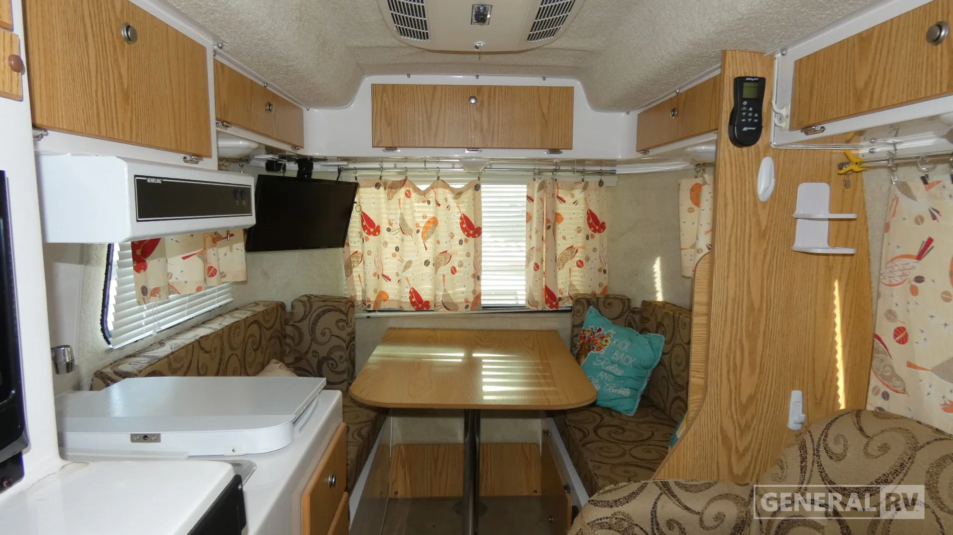 2017 Casita Freedom Deluxe 17 - Photo 3