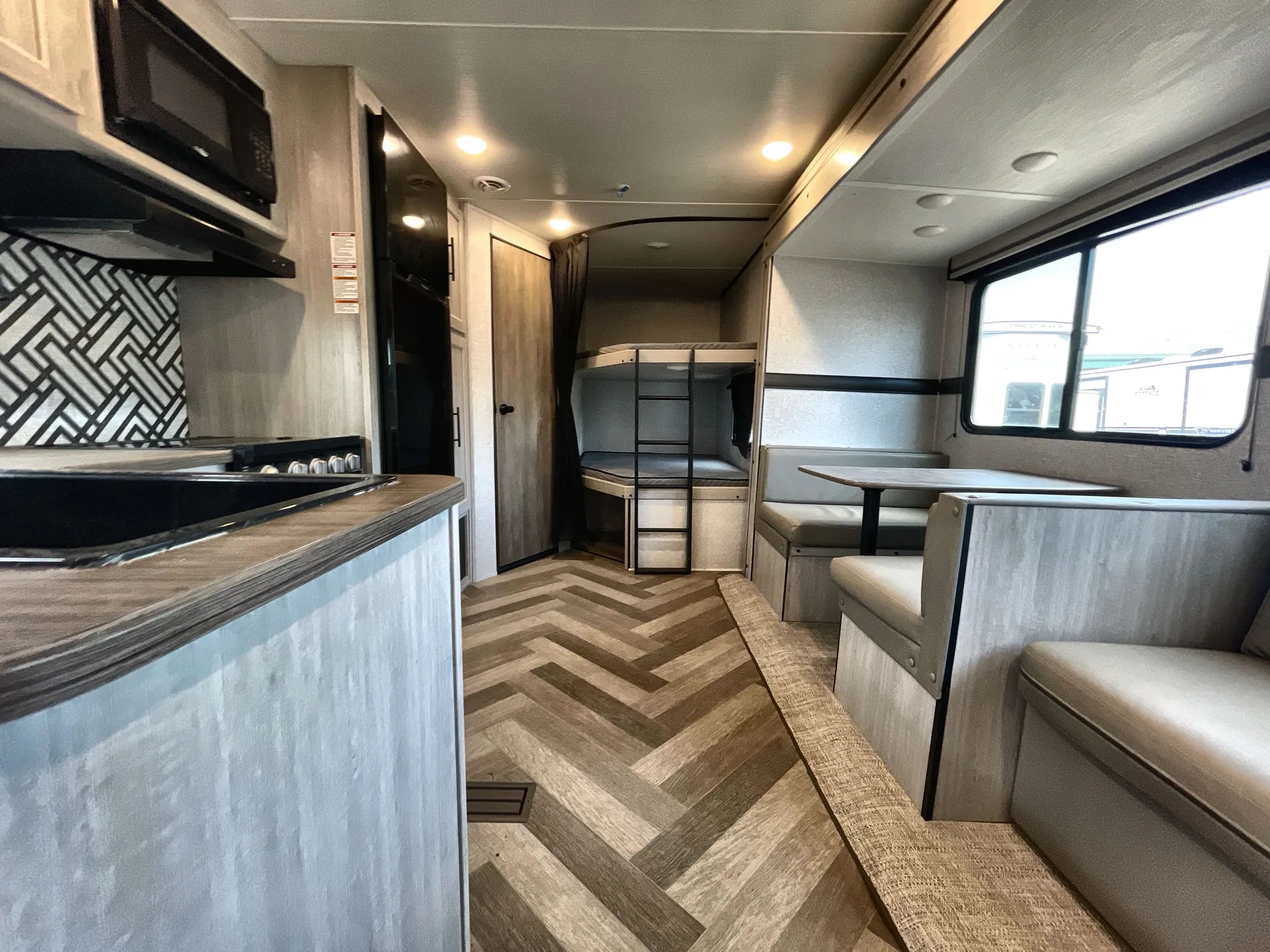 2024 CrossRoads Zinger 260BH — living area main