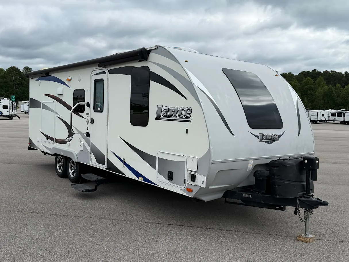 2016 Lance TT 2295 - Photo 2