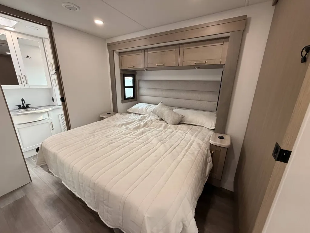 2027 Entegra Coach Vision XL 36C, Photos photo 13