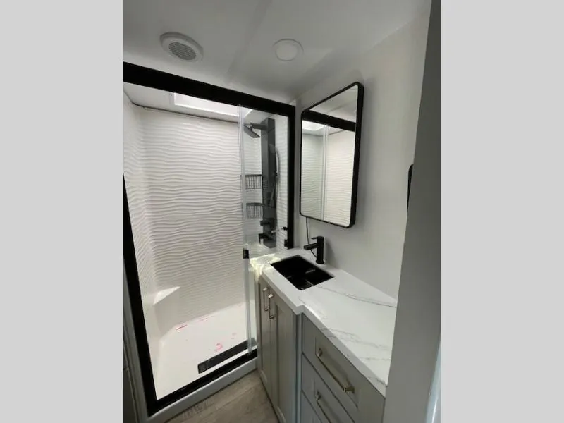 2026 Brinkley Model G 4000, Photos photo 36