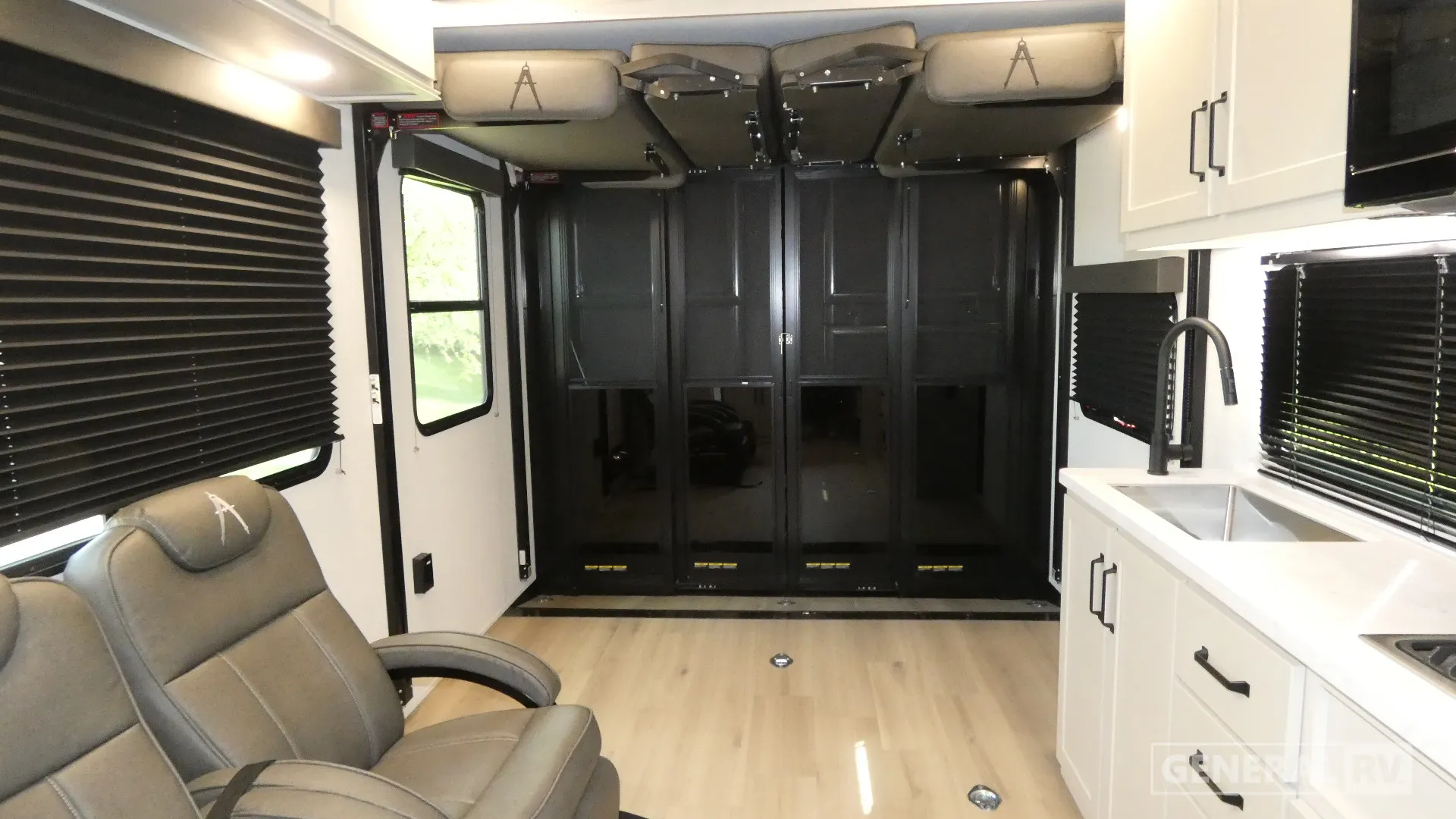 2026 Grand Design Momentum G-Class 21G - Photo 3