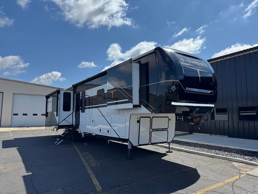 2025 Heartland Bighorn 391MFB - Photo 4