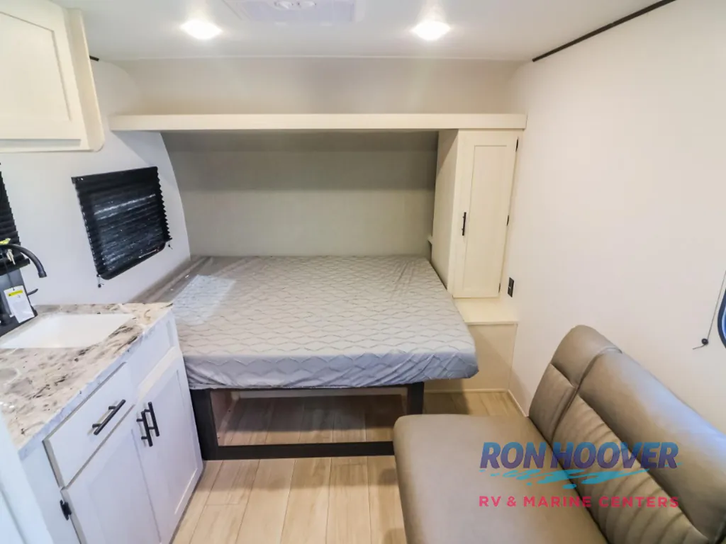 2027 Shasta Compact 17DB, Photos photo 18