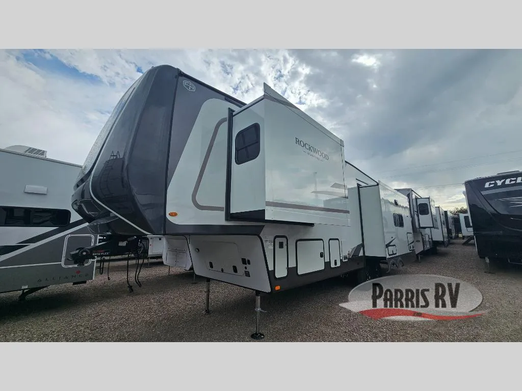 2027 Forest River Rockwood Signature 361RL - Photo 4