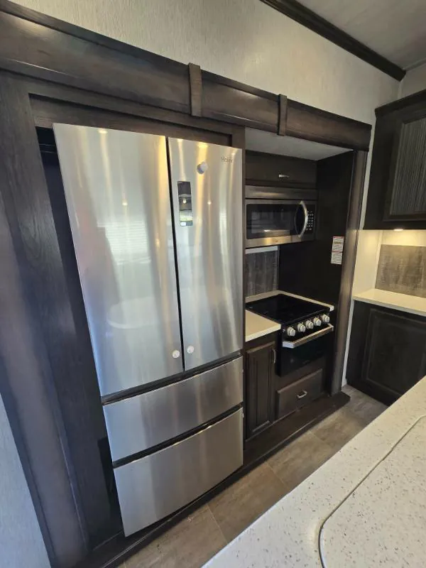2018 Heartland Sundance 3700 RLB - Photo 4