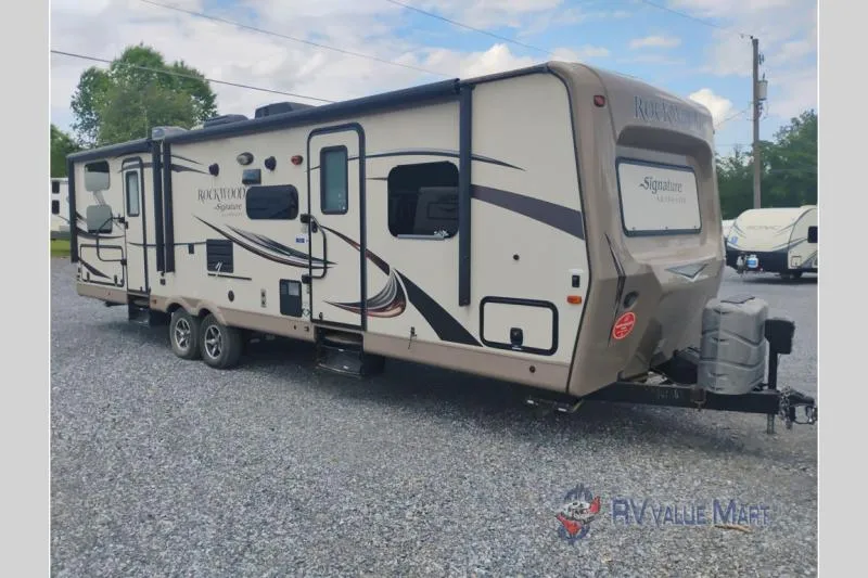 2016 Forest River Rockwood Signature Ultra Lite 8311WS - Photo 3