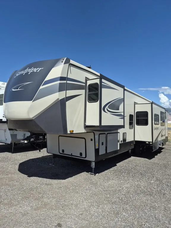 2021 Forest River Sandpiper 384QBOK - Photo 4