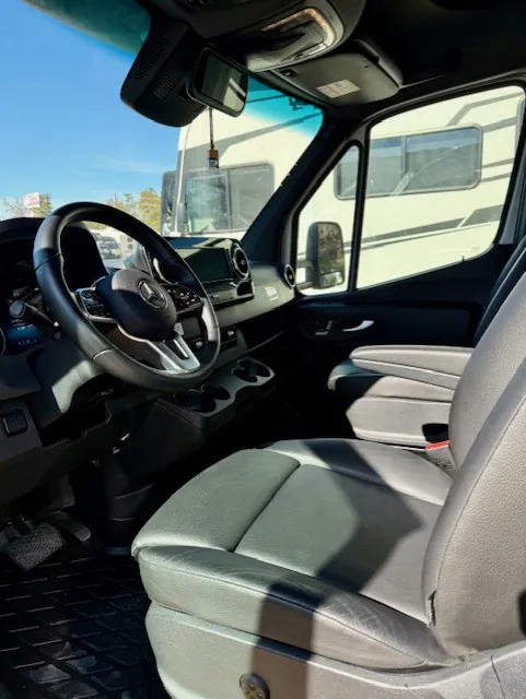 2023 Jayco Melbourne Prestige 24RP, Cockpit photo 2