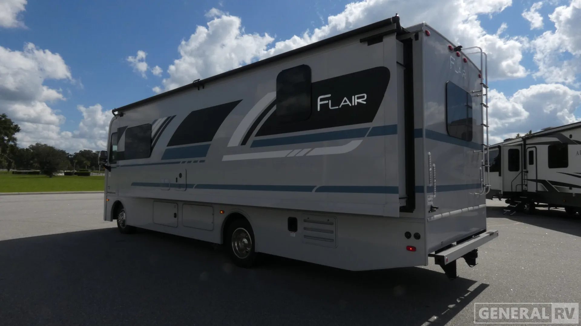 2026 Fleetwood Flair 29M - Photo 4