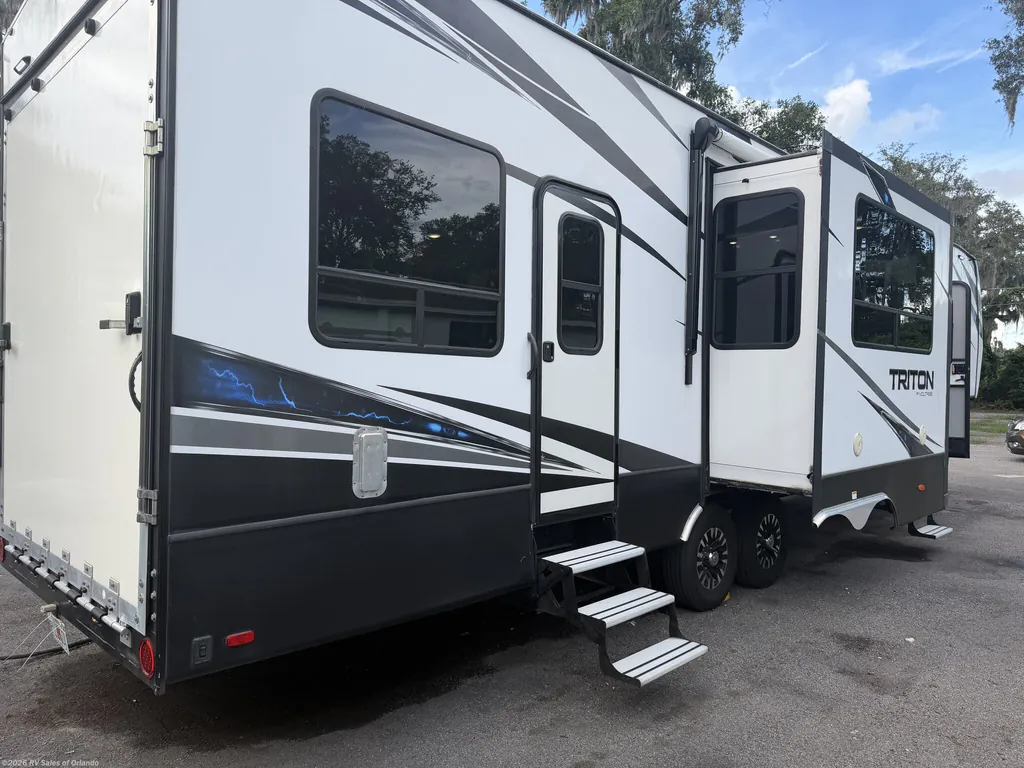 2018 Dutchmen Voltage Triton 3551, Photos photo 8