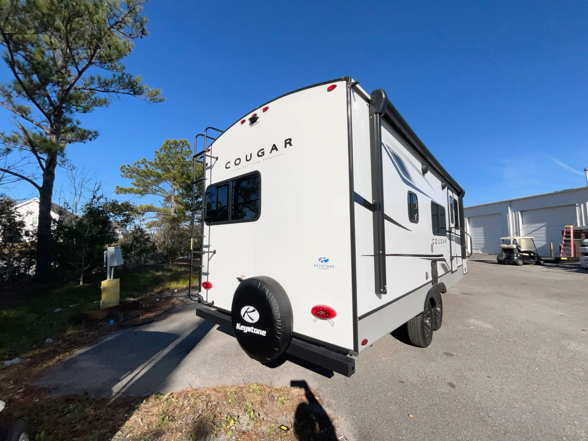2025 Keystone Cougar Half-Ton East 22MLS - Photo 4