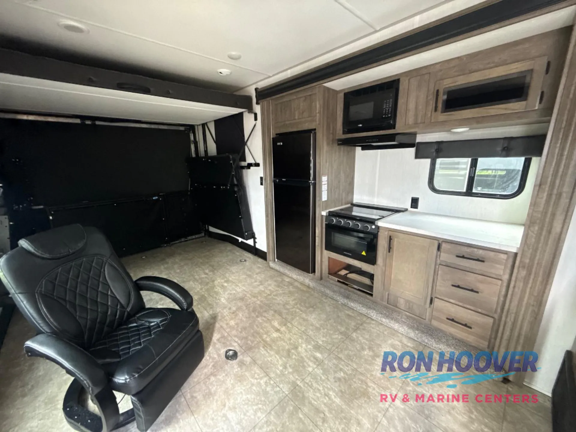 2022 Forest River Vengeance Rogue 26V — Photo 5