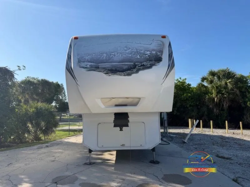 2013 Keystone RV Alpine 3720FB - Photo 2