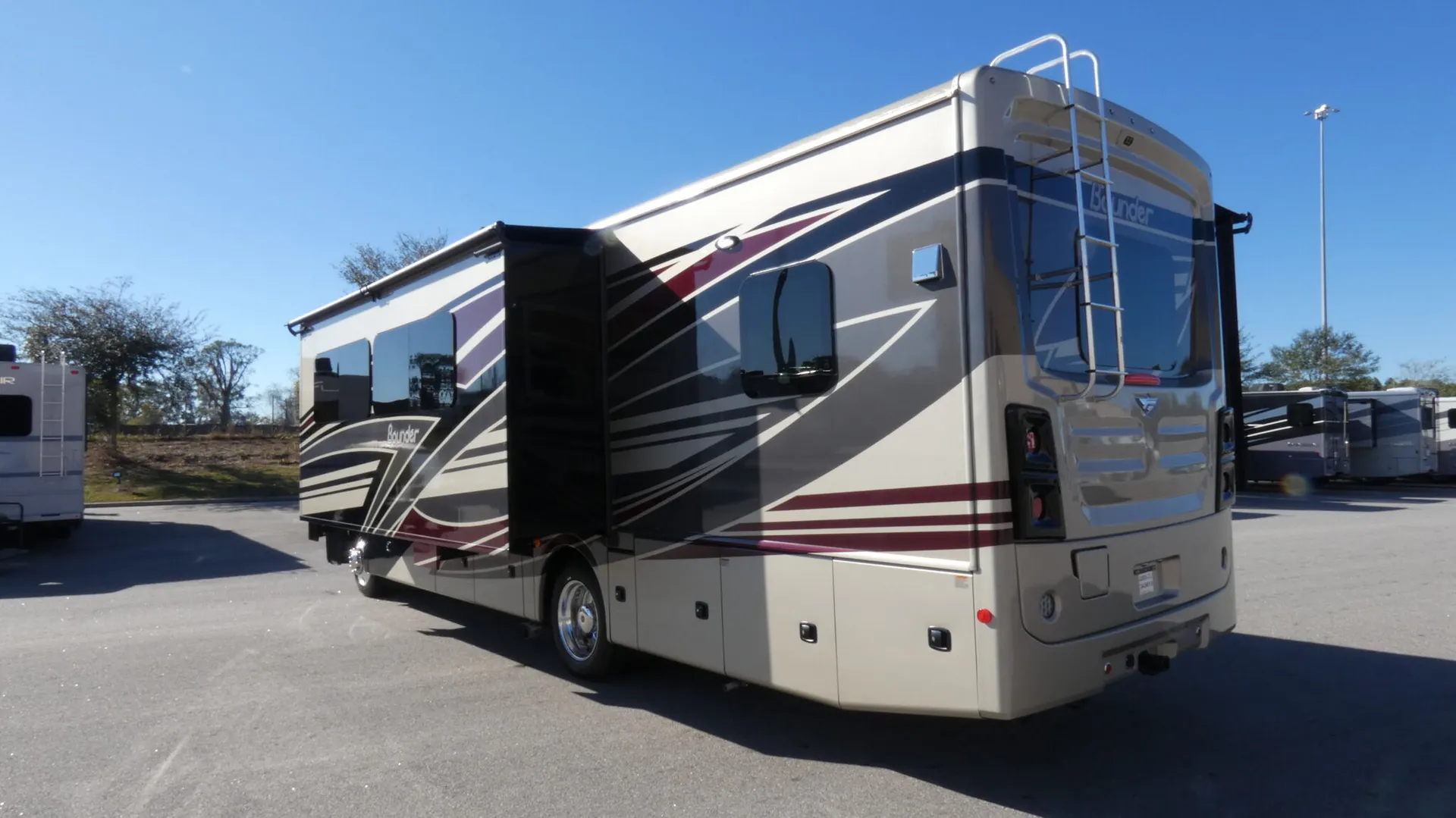 2026 Fleetwood Bounder 33C - Photo 4