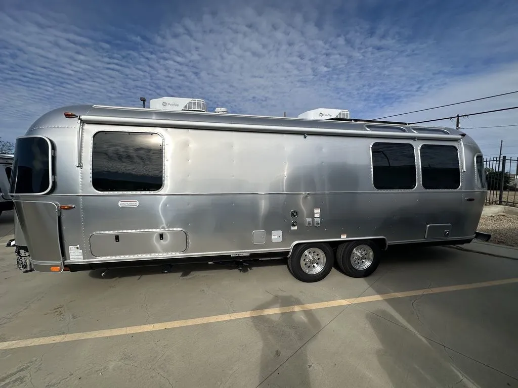 2026 Airstream International 27FB - Photo 4