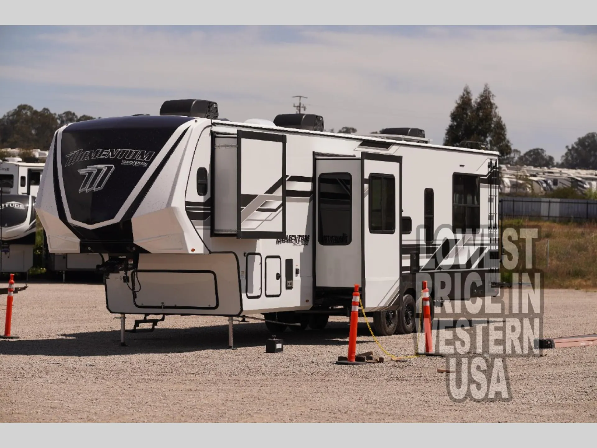 2025 Grand Design Momentum G-Class 415G - Photo 3