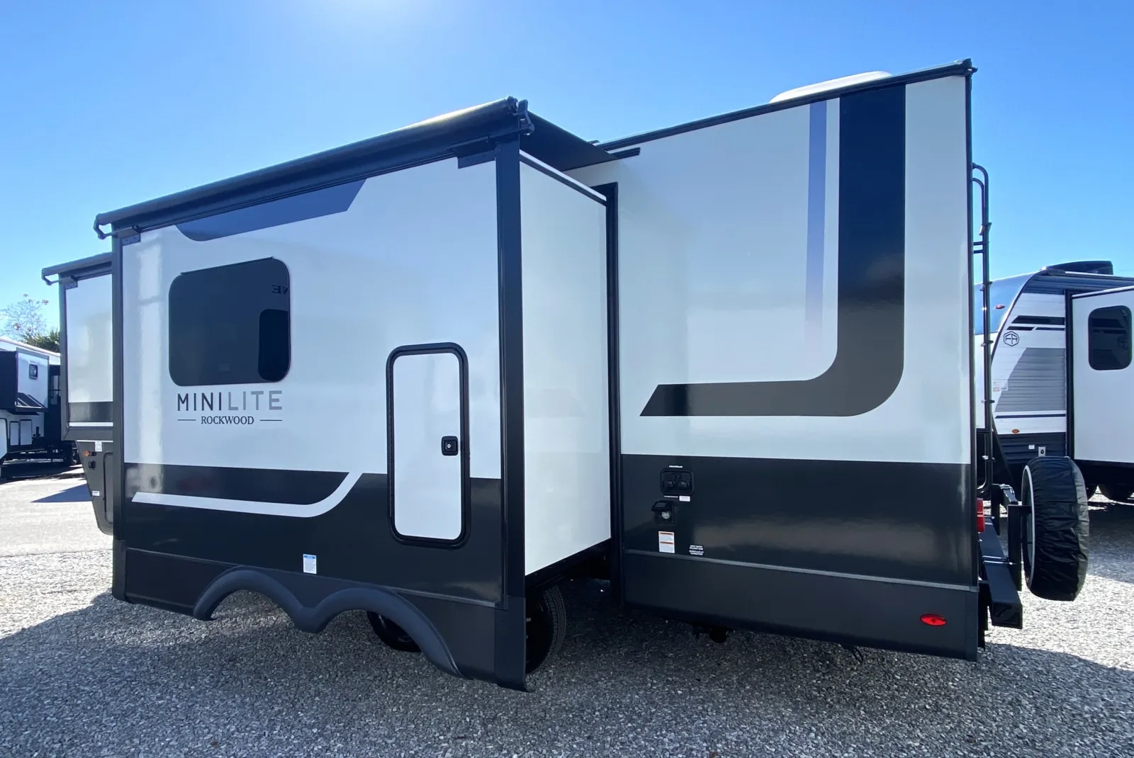 2026 Forest River Rockwood Mini Lite 2513S - Photo 4