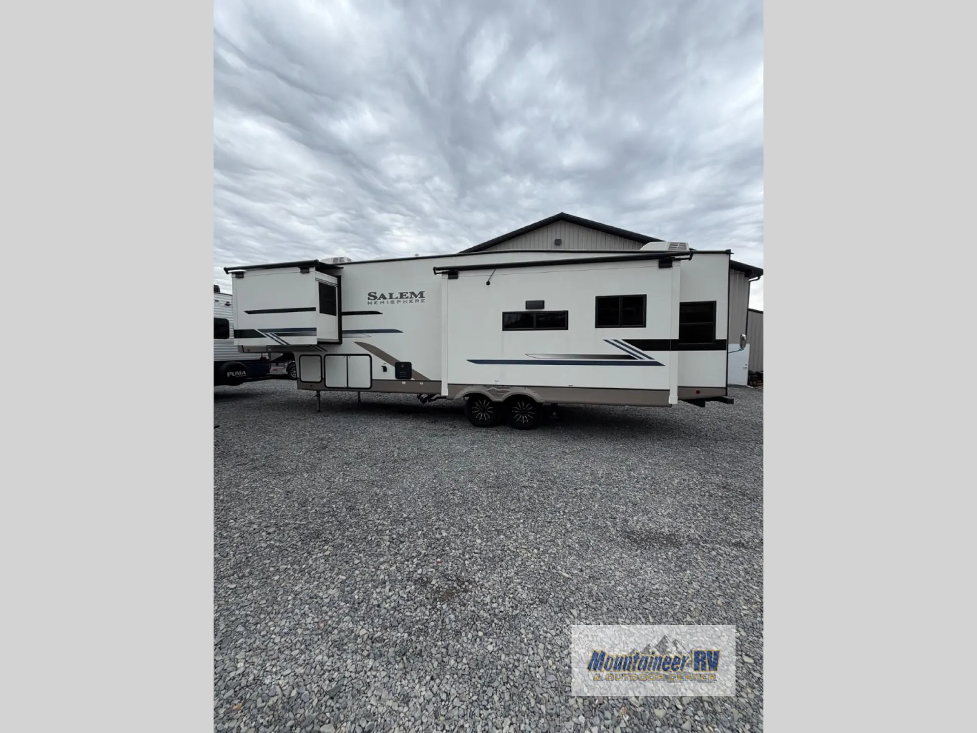 2024 Forest River Salem Hemisphere 325RL - Photo 4