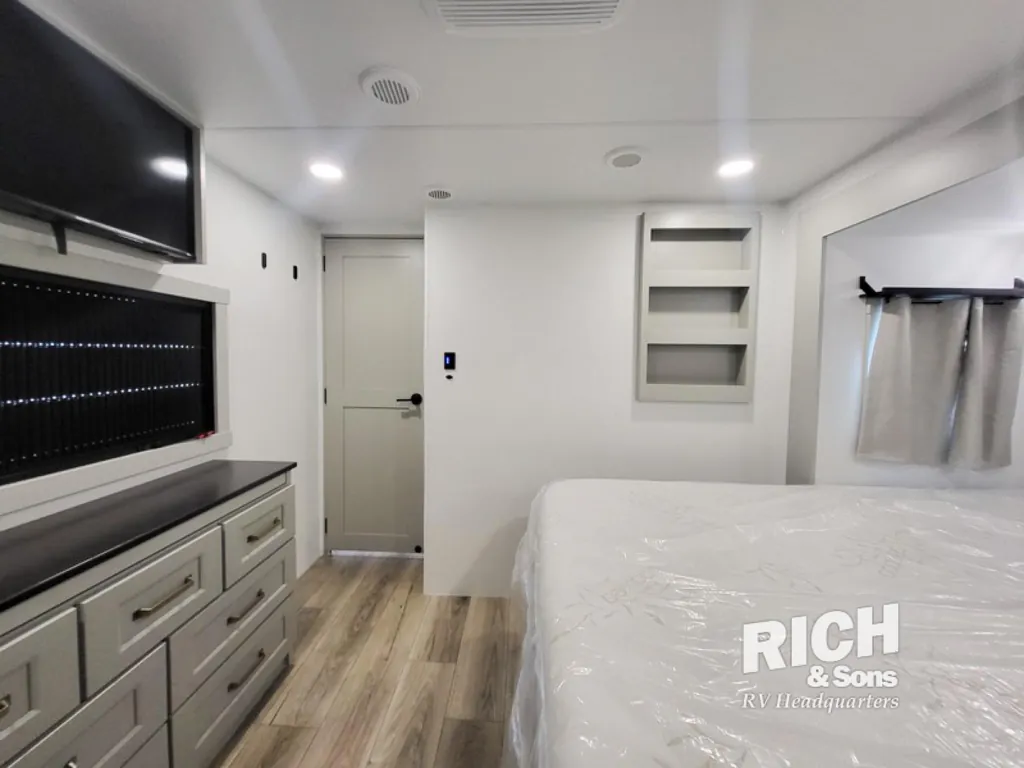 2026 Brinkley Model G 4100, Photos photo 27