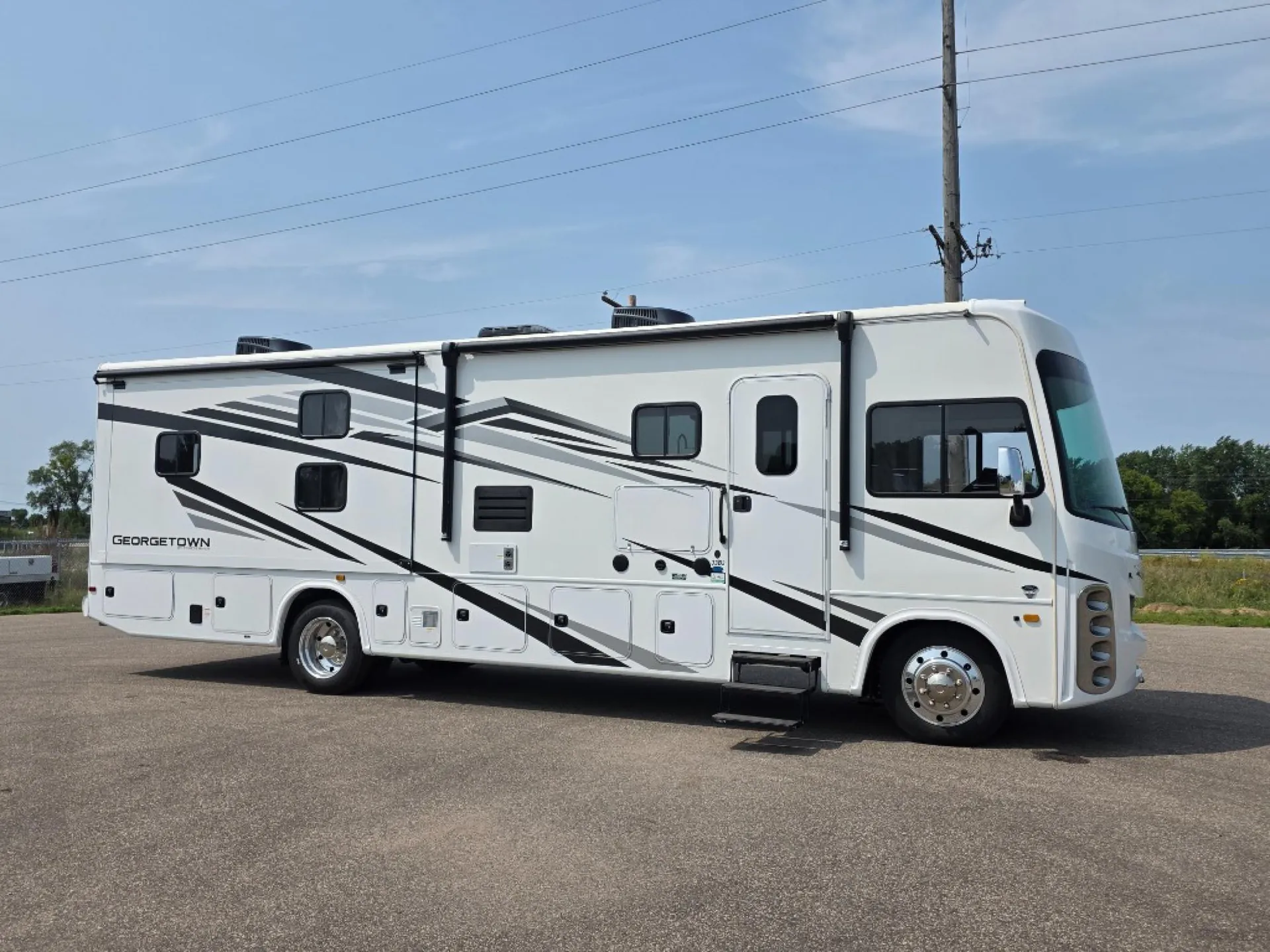 2023 Forest River Georgetown 3 Series GT3 33B3 - Photo 4