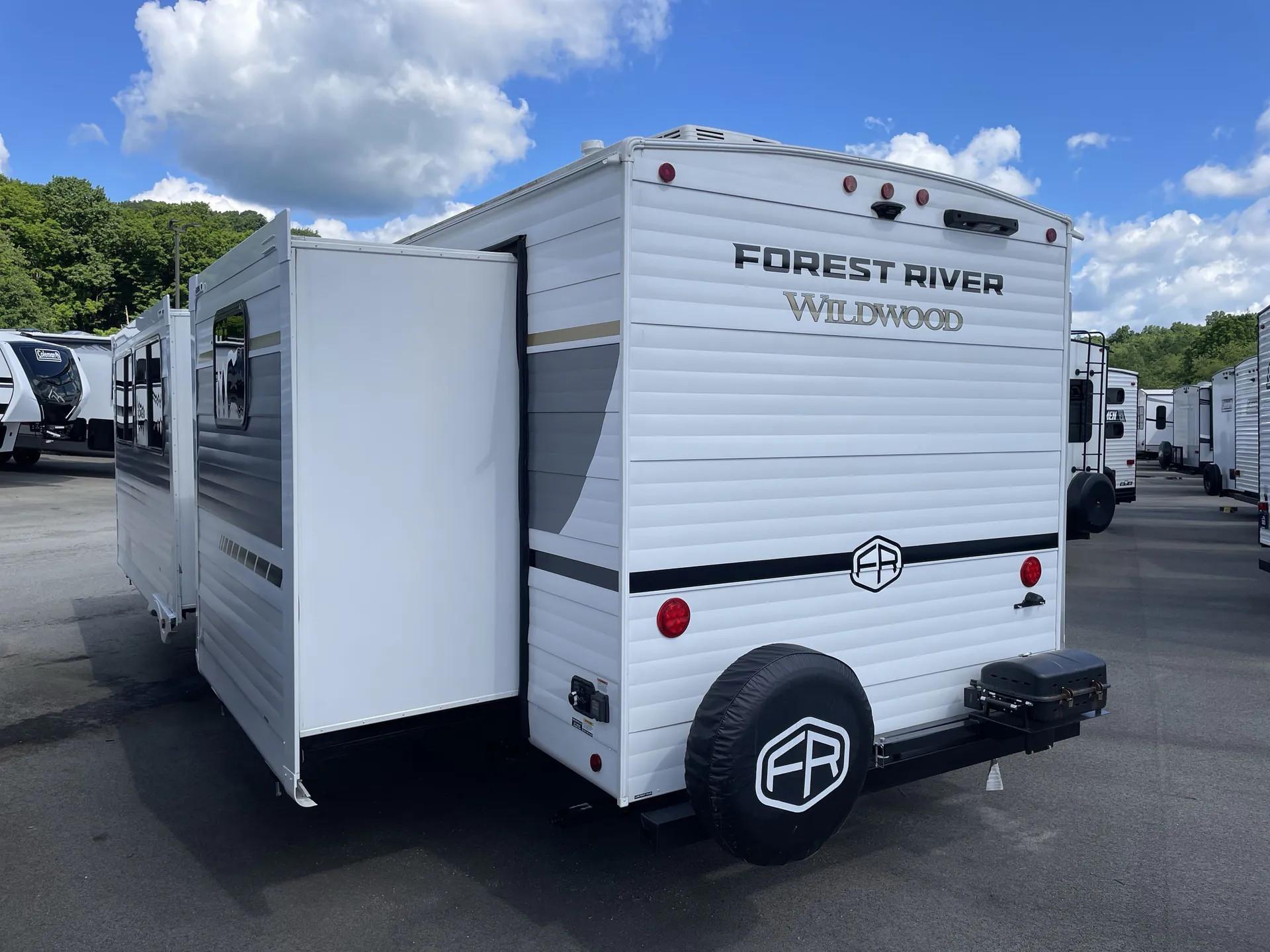 2025 Forest River Wildwood 31KQBTS — backside