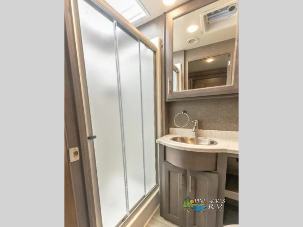 2022 Thor Motor Coach Challenger 35MQ, Photos photo 41