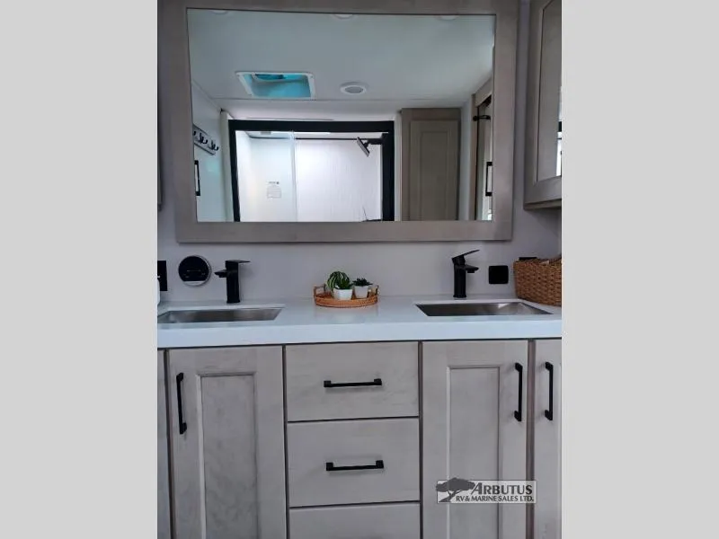 2025 Grand Design Solitude 370DV - Photo 3