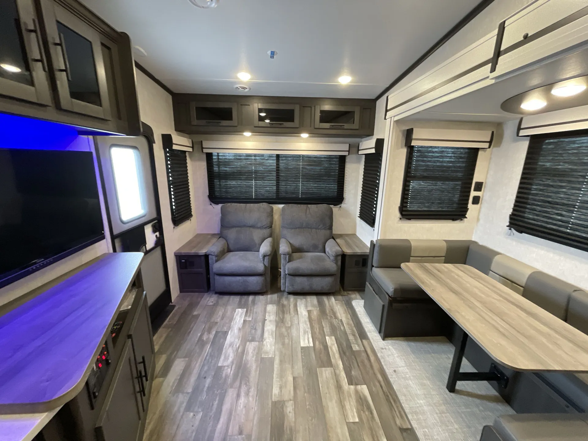 2024 crossroads Cruiser Aire 24RL — living area main