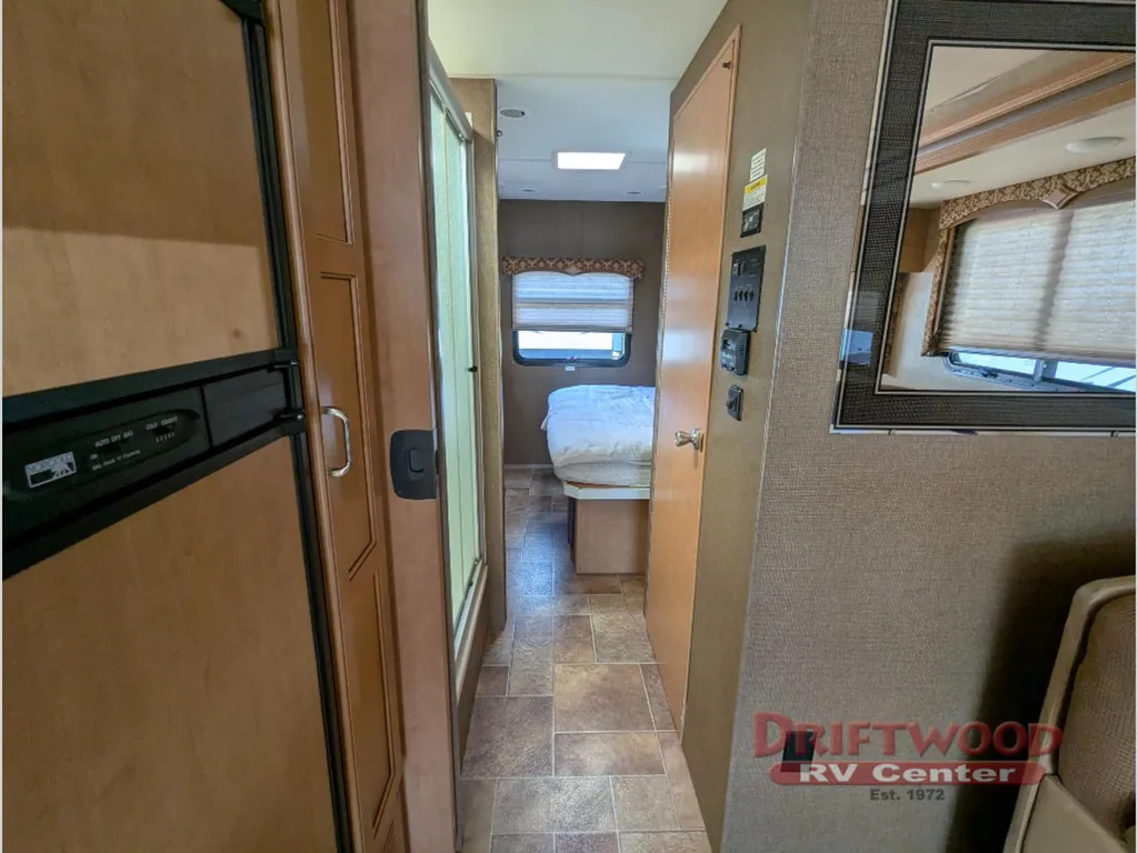 2016 Thor Motor Coach Hurricane 31S, Photos photo 25