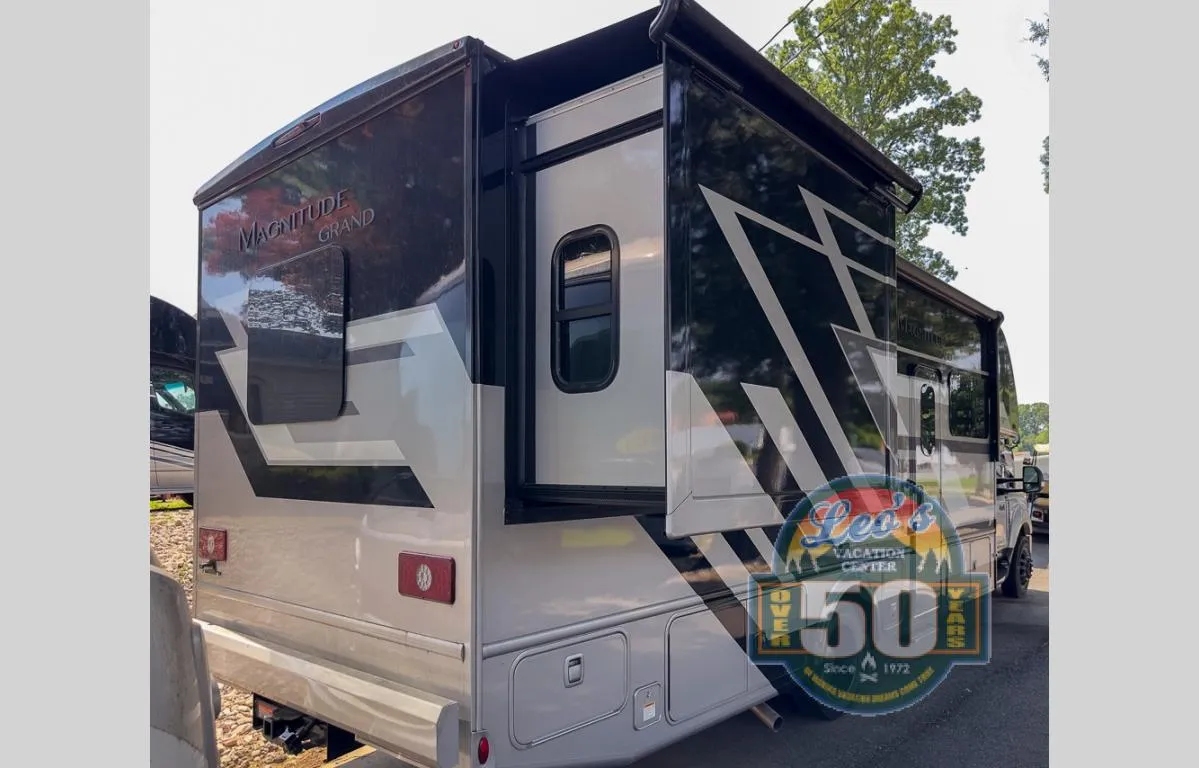 2026 Thor Motor Coach Magnitude GRAND X32 - Photo 4
