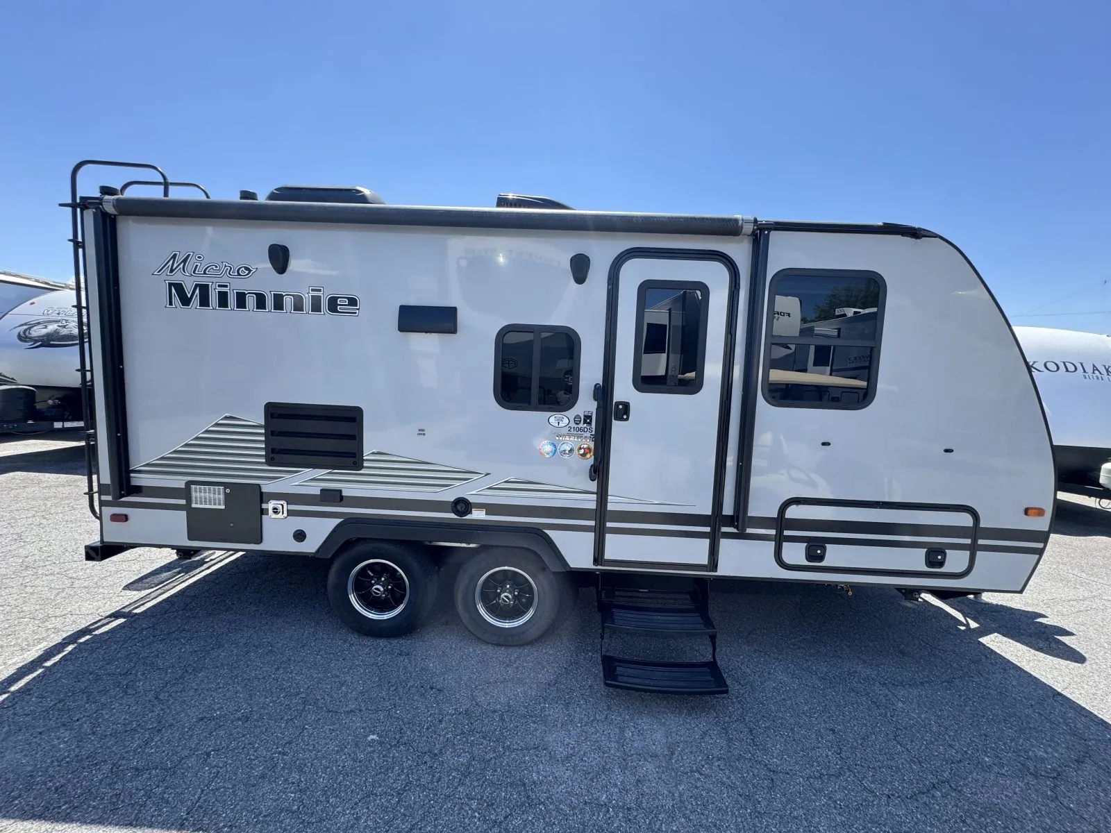 2019 Winnebago Micro Minnie 2106DS - Photo 3