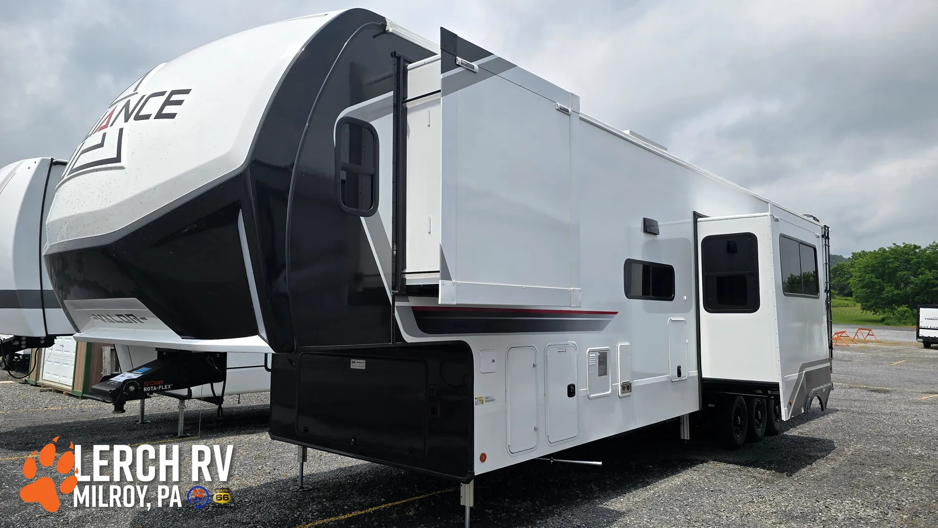 2027 Alliance RV Valor All Access 40A14 - Photo 2