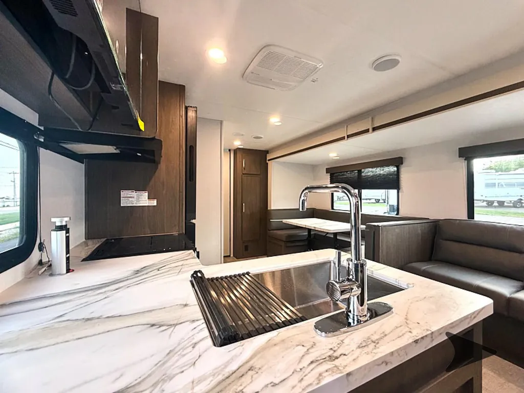 2027 Coachmen Freedom Express Select 29SE, Photos photo 23