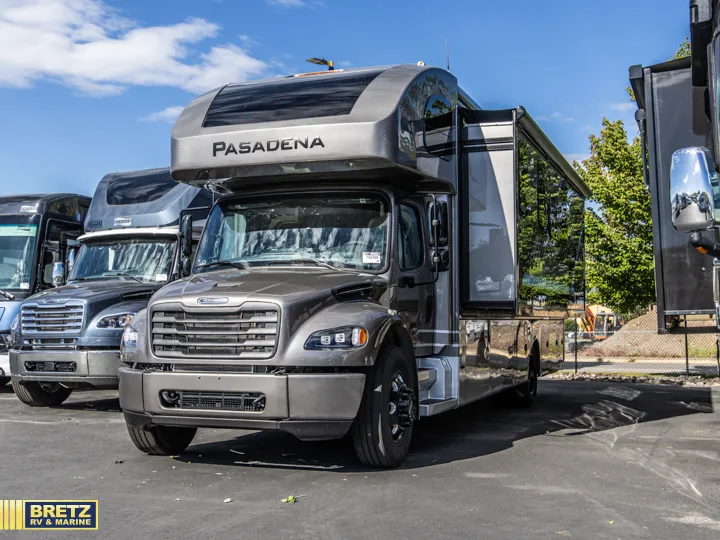 2027 Thor Motor Coach Pasadena 34XG - Photo 4