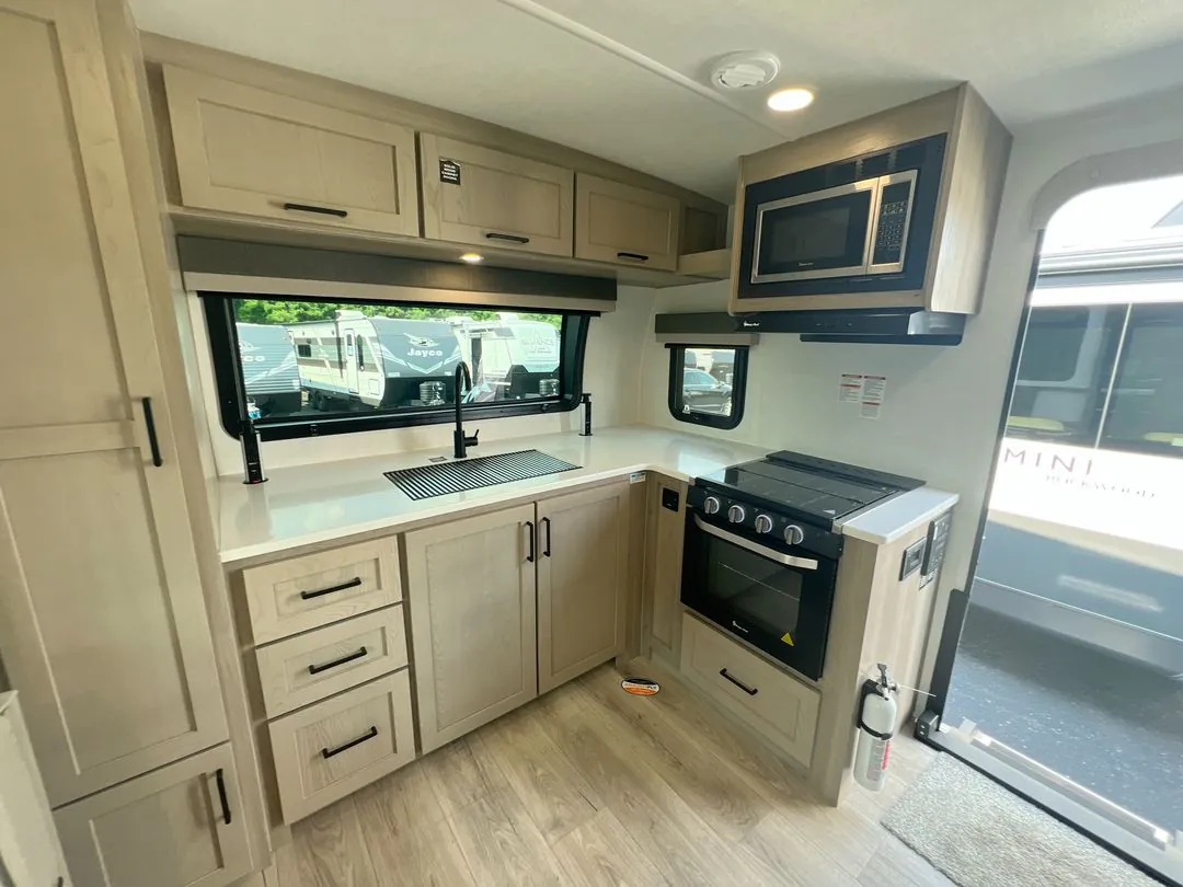 2026 Forest River Rockwood Mini Lite 2506FK — Photo 6