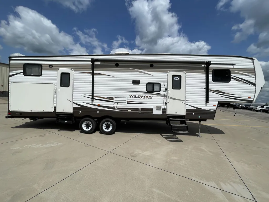 2017 Forest River Wildwood 33BHOK, Photos photo 8