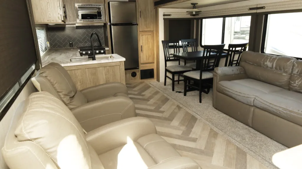 2020 Forest River Wildwood Heritage Glen 283RK dealer photo 5 from San Antonio RVs