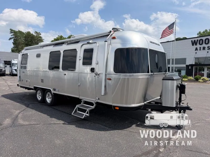 2026 Airstream Classic 28RB - Photo 2