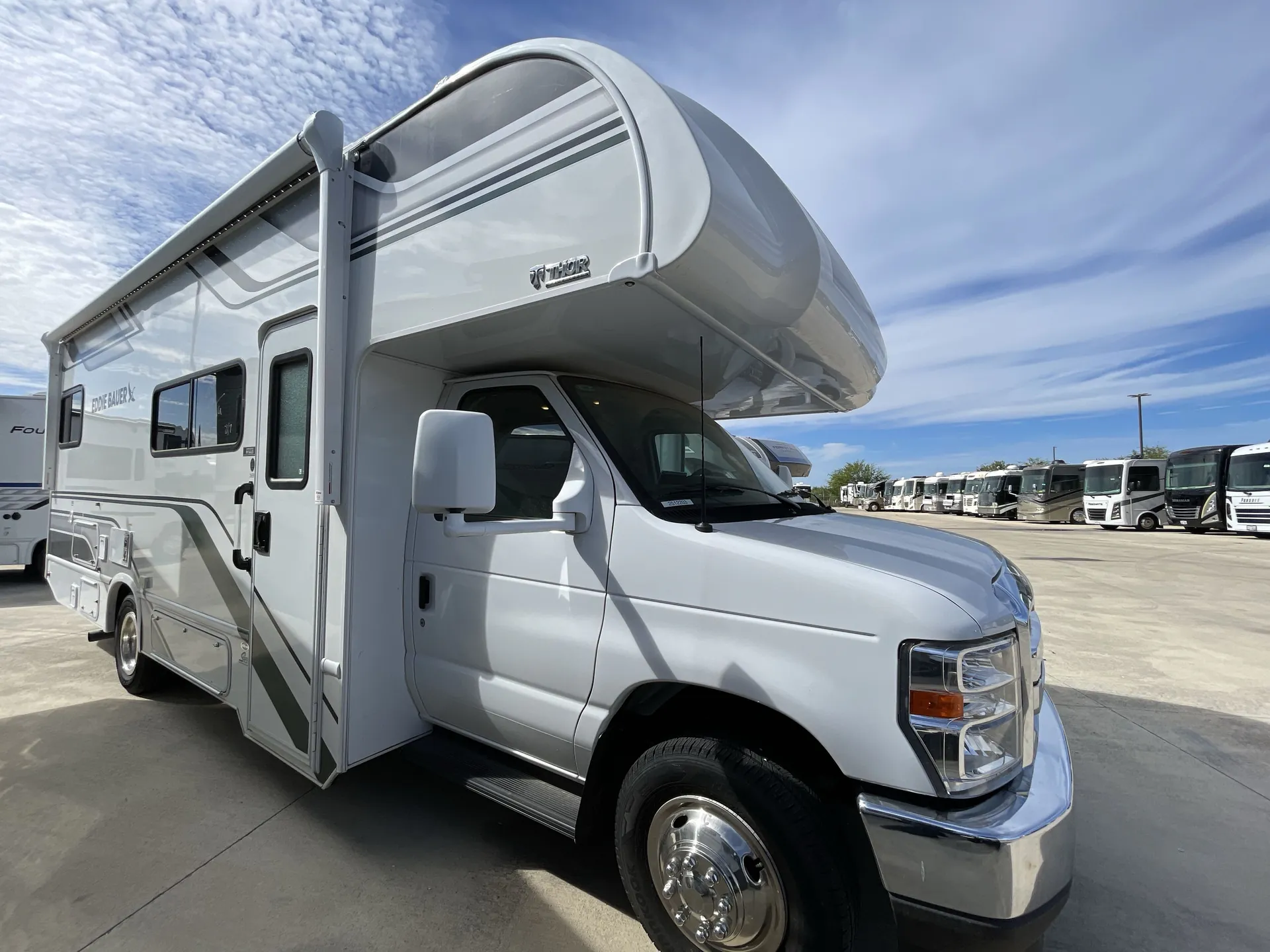 2025 Thor Motor Coach Freedom Eddie Bauer 26EB - Photo 2