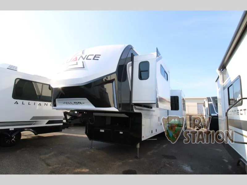 2027 Alliance RV Valor 44V14 - Photo 4