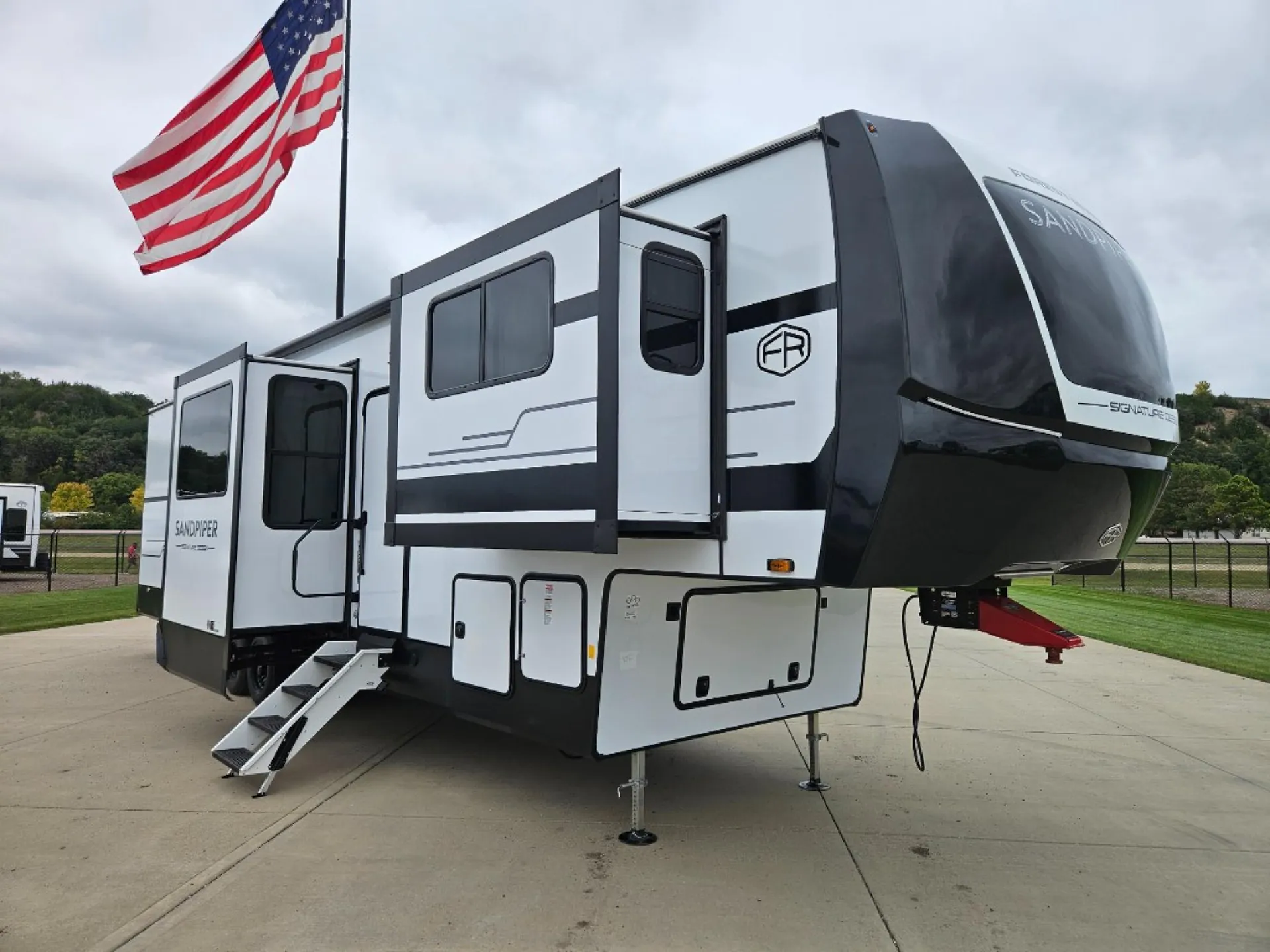 2027 Forest River Sandpiper 3990FL
