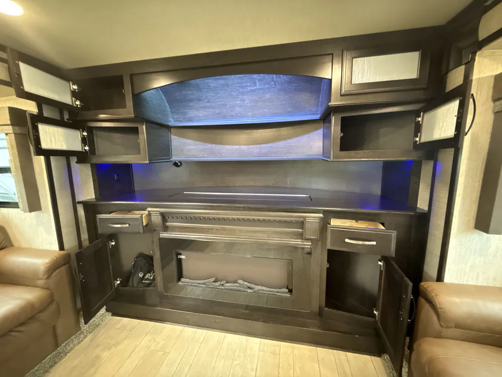 2018 Grand Design Momentum 376TH, Photos photo 41