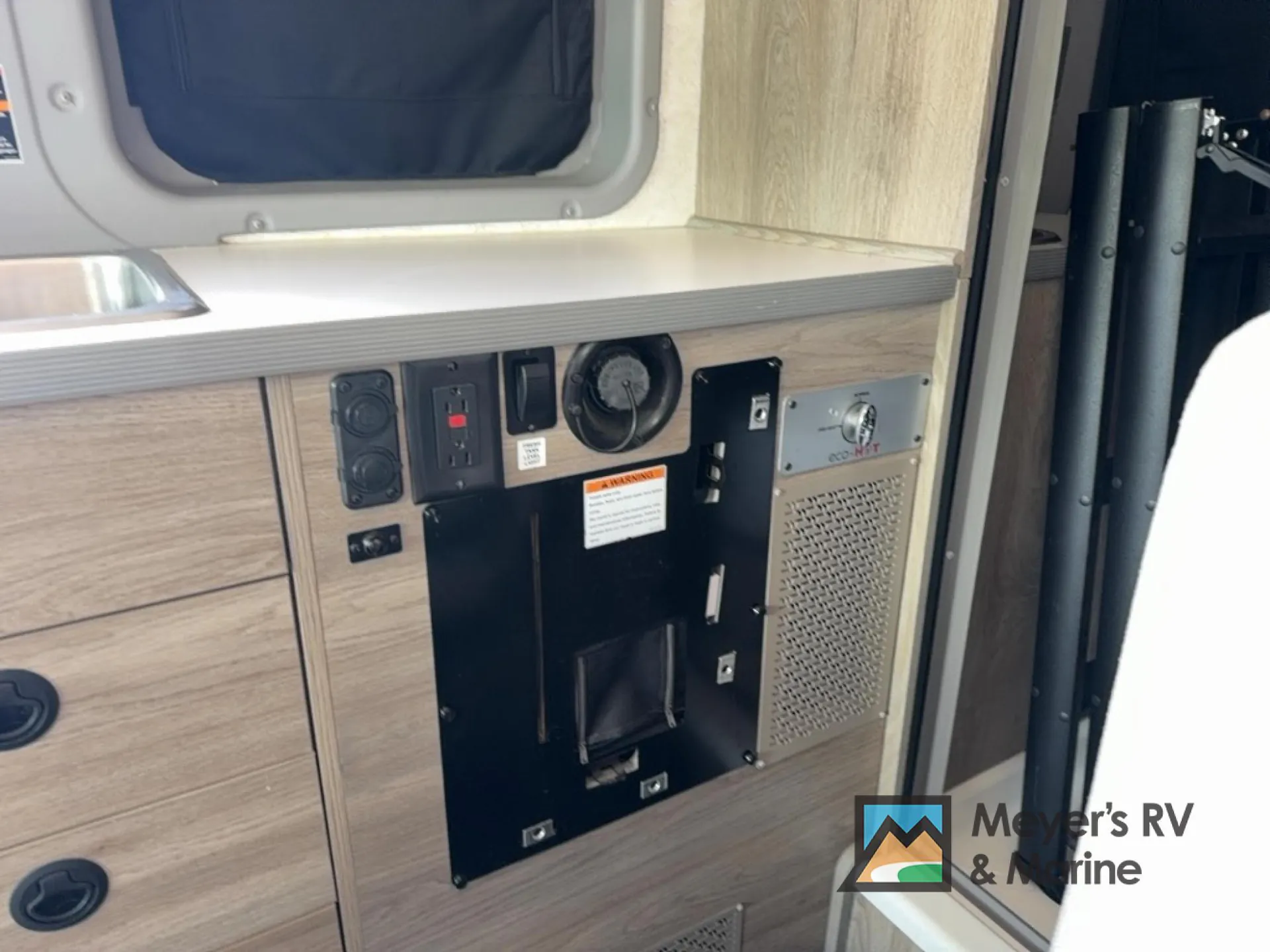 2024 Winnebago Solis Pocket 36B - Photo 3