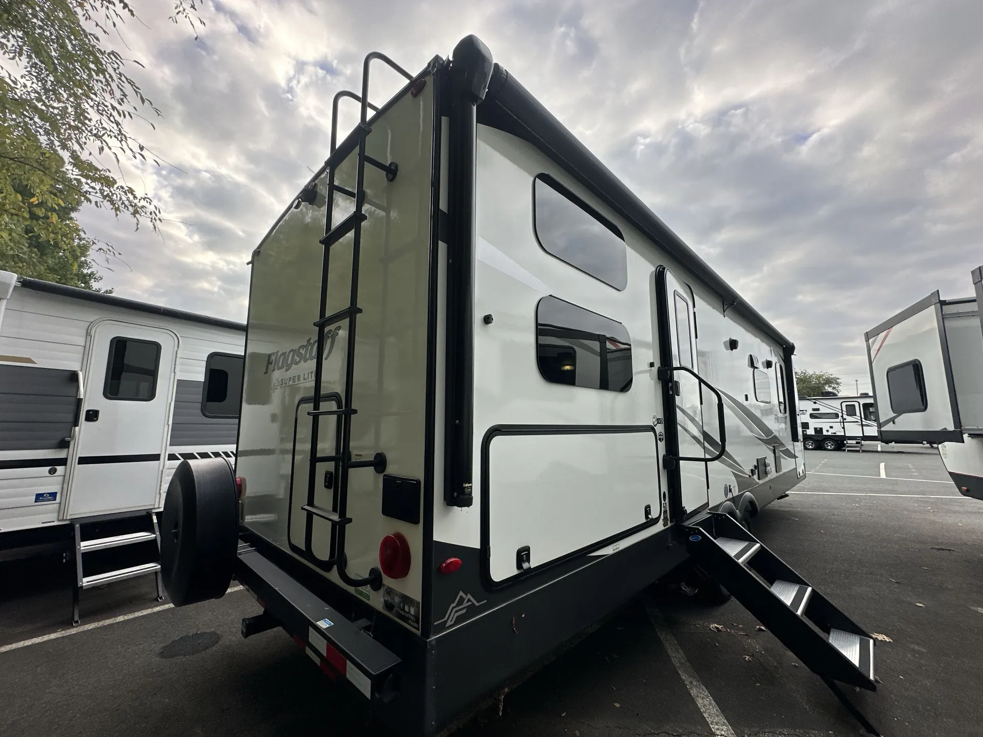 2025 Forest River Flagstaff Super Lite 27DBH — living area main