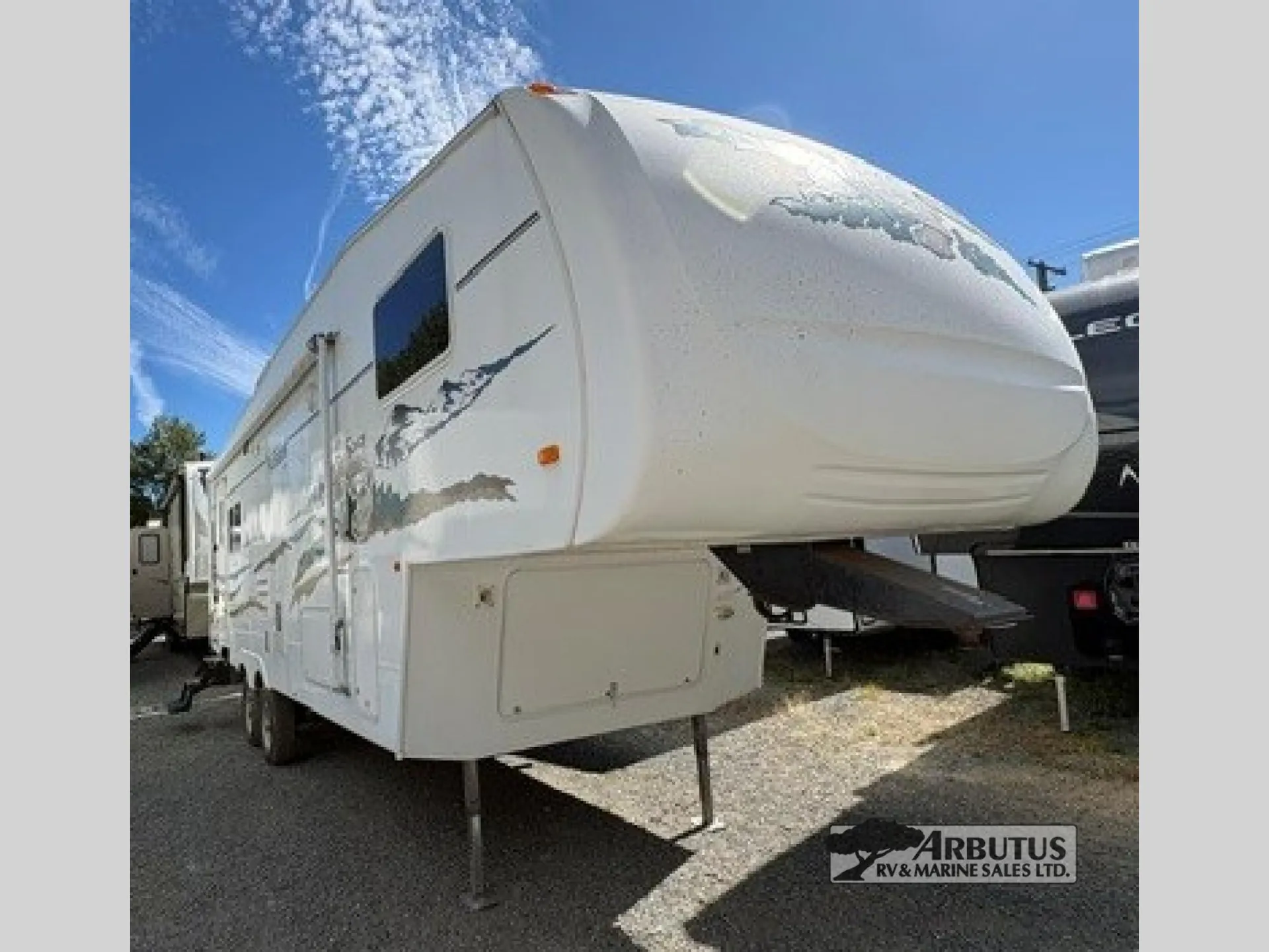 2005 Forest River Wildcat 27RL