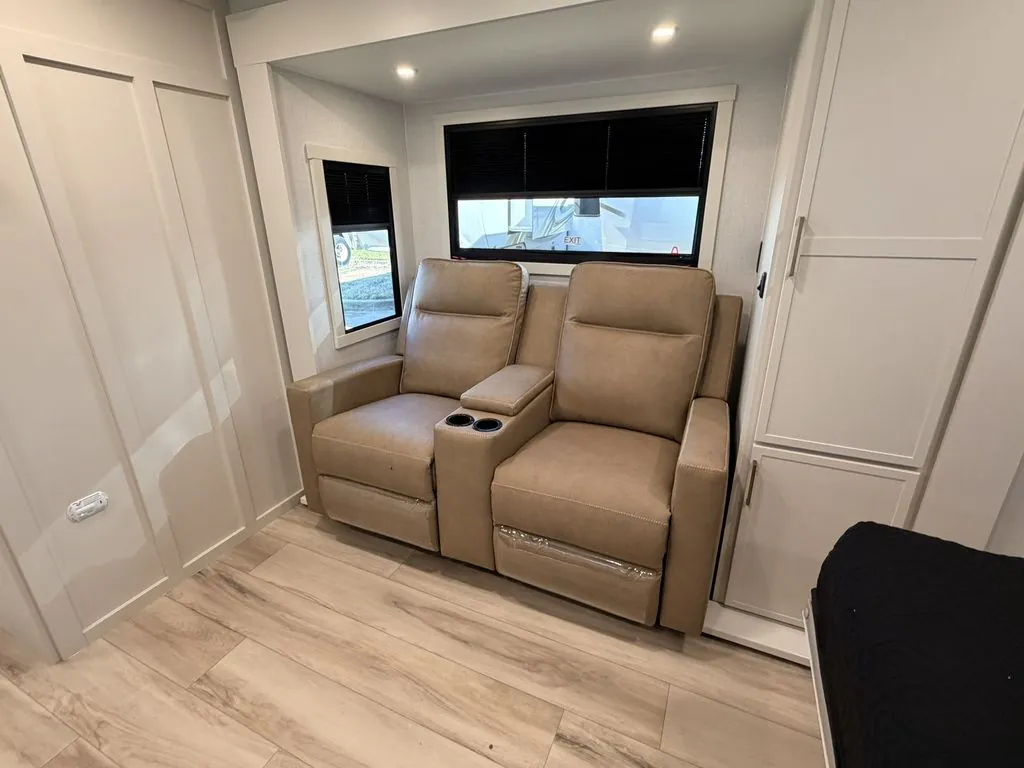 2026 Brinkley Model Ix 20X, Photos photo 9