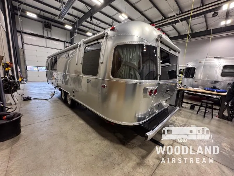 2026 Airstream Classic 30RB - Photo 3