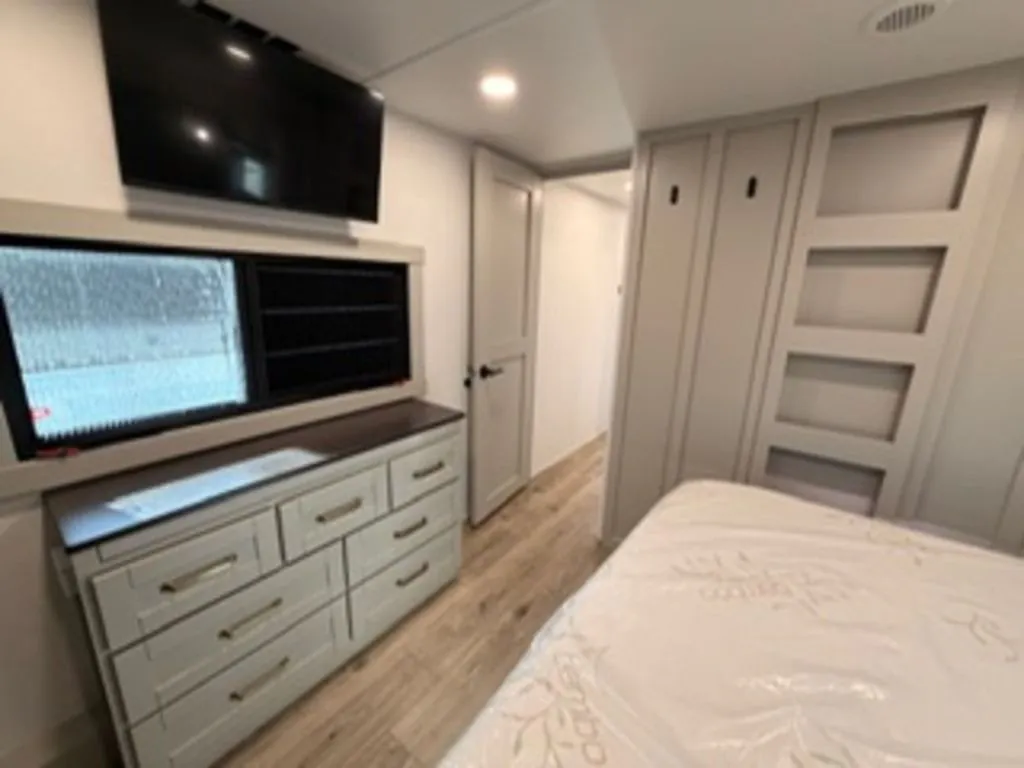 2026 Brinkley Model Z 3600, Photos photo 32