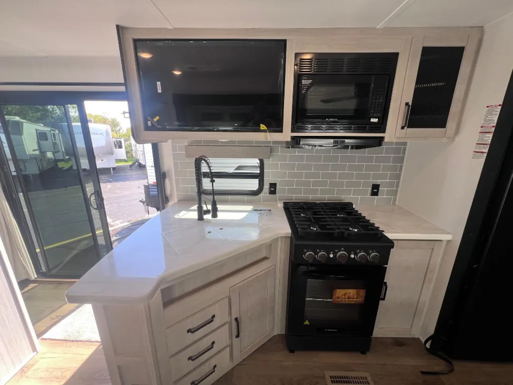 2027 Forest River Puma Vista 39DBT, Photos photo 10